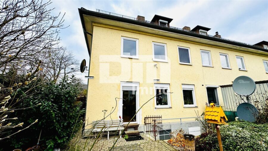 Modernisiertes Reihenendhaus mit Garten in gesuchtem Wohnquartier - Rückansicht